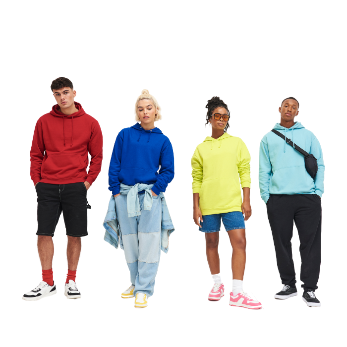 Štirje modeli, ki nosijo puloverje različnih barv