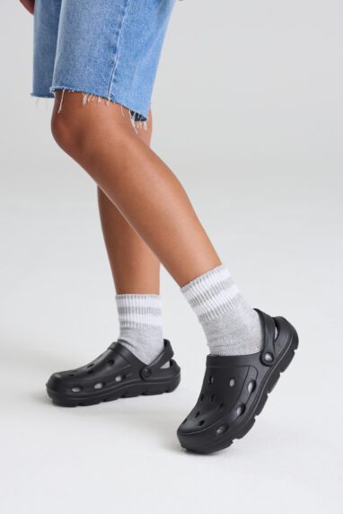 JC093 Black Areo Clogs