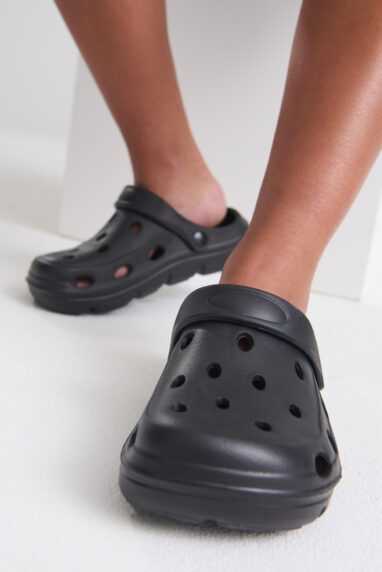 JC093 Black Areo Clogs